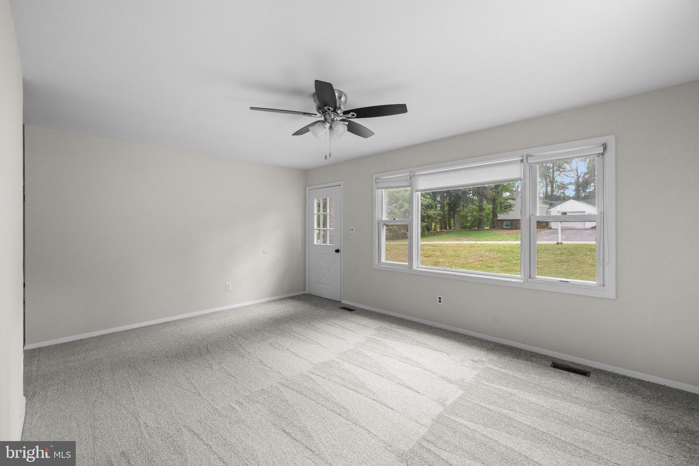 1512 Carriage Hill Dr Property Photo 2
