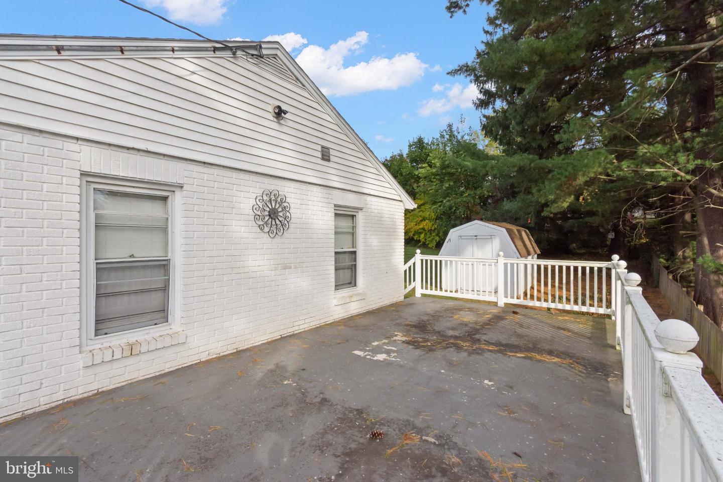 119 Bond St Property Photo 8