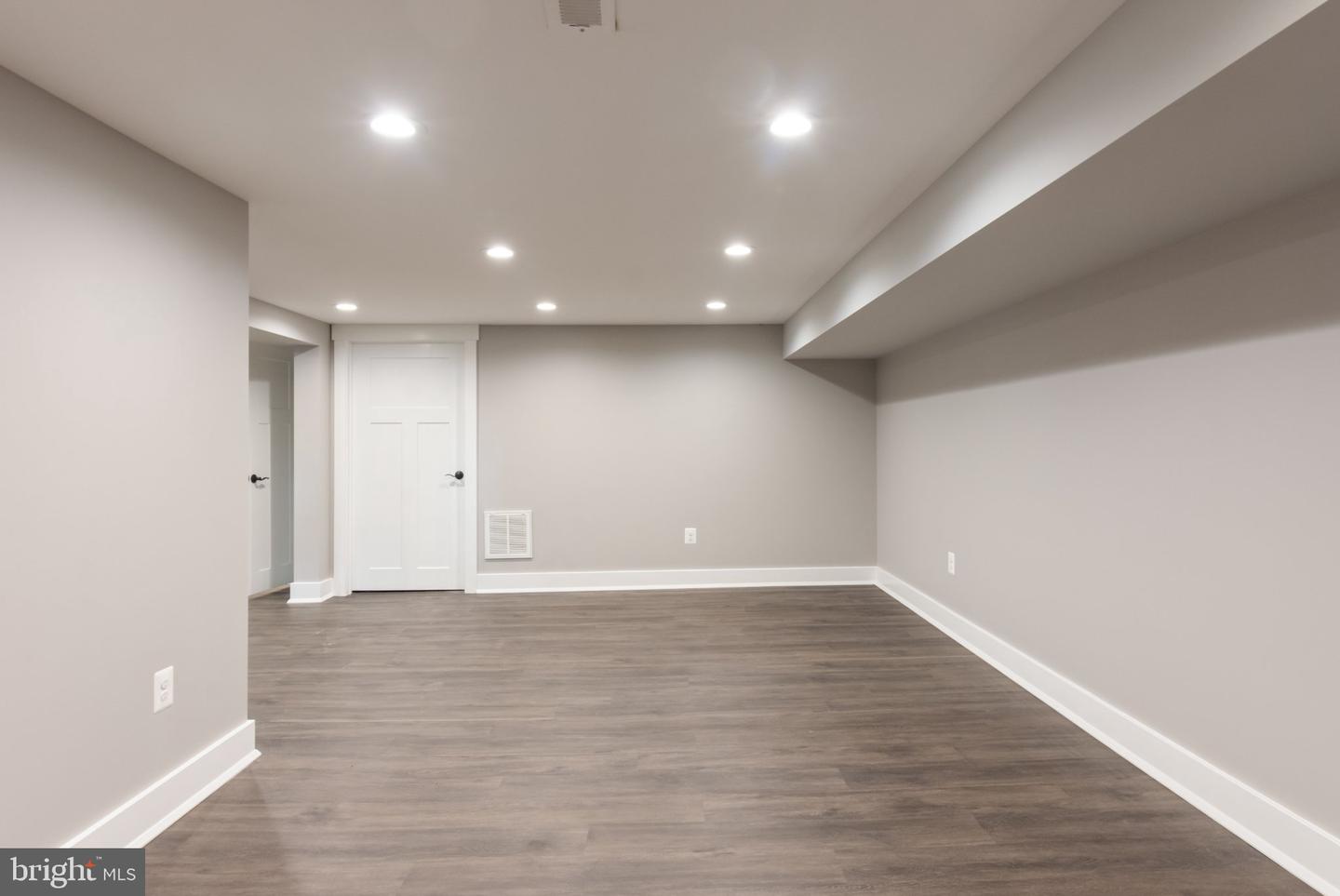 119 Bond St Property Photo 30