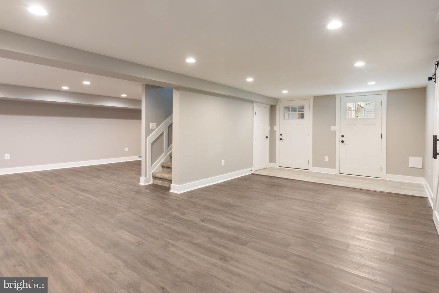 119 Bond St Property Photo 31