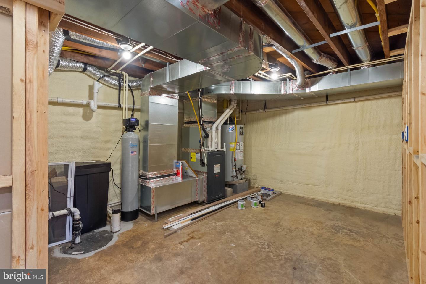 119 Bond St Property Photo 39