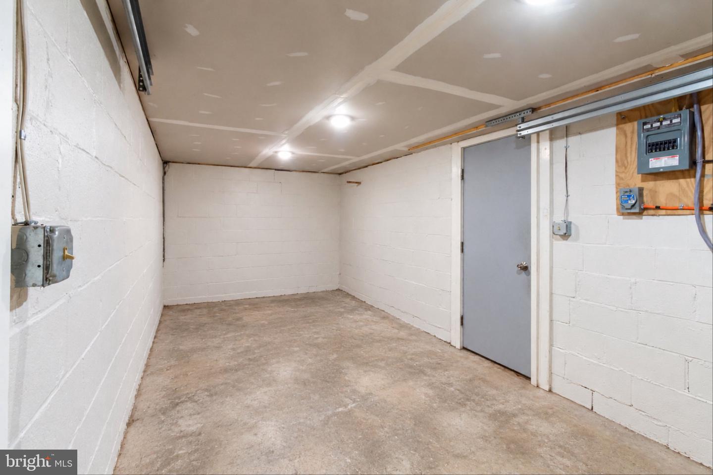 119 Bond St Property Photo 40
