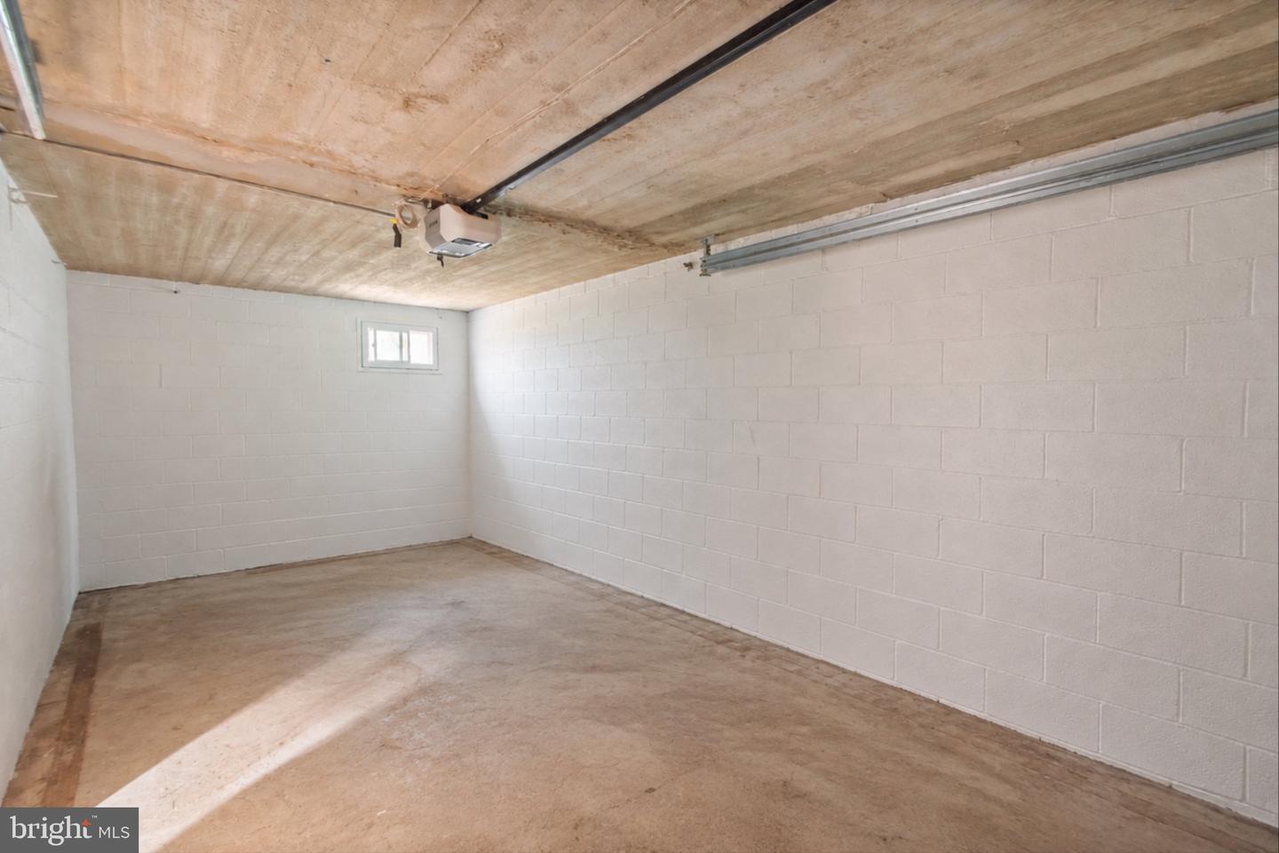 119 Bond St Property Photo 41