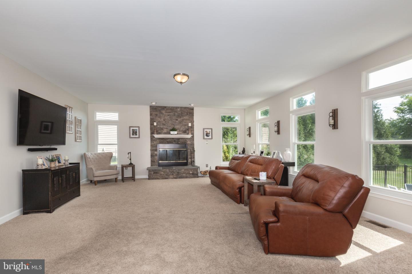 672 Spring Meadow Dr Property Photo 24