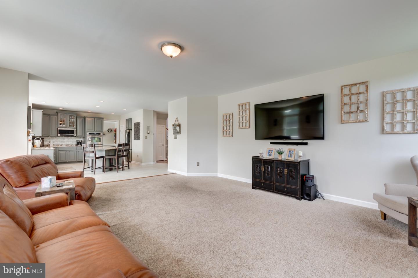 672 Spring Meadow Dr Property Photo 26