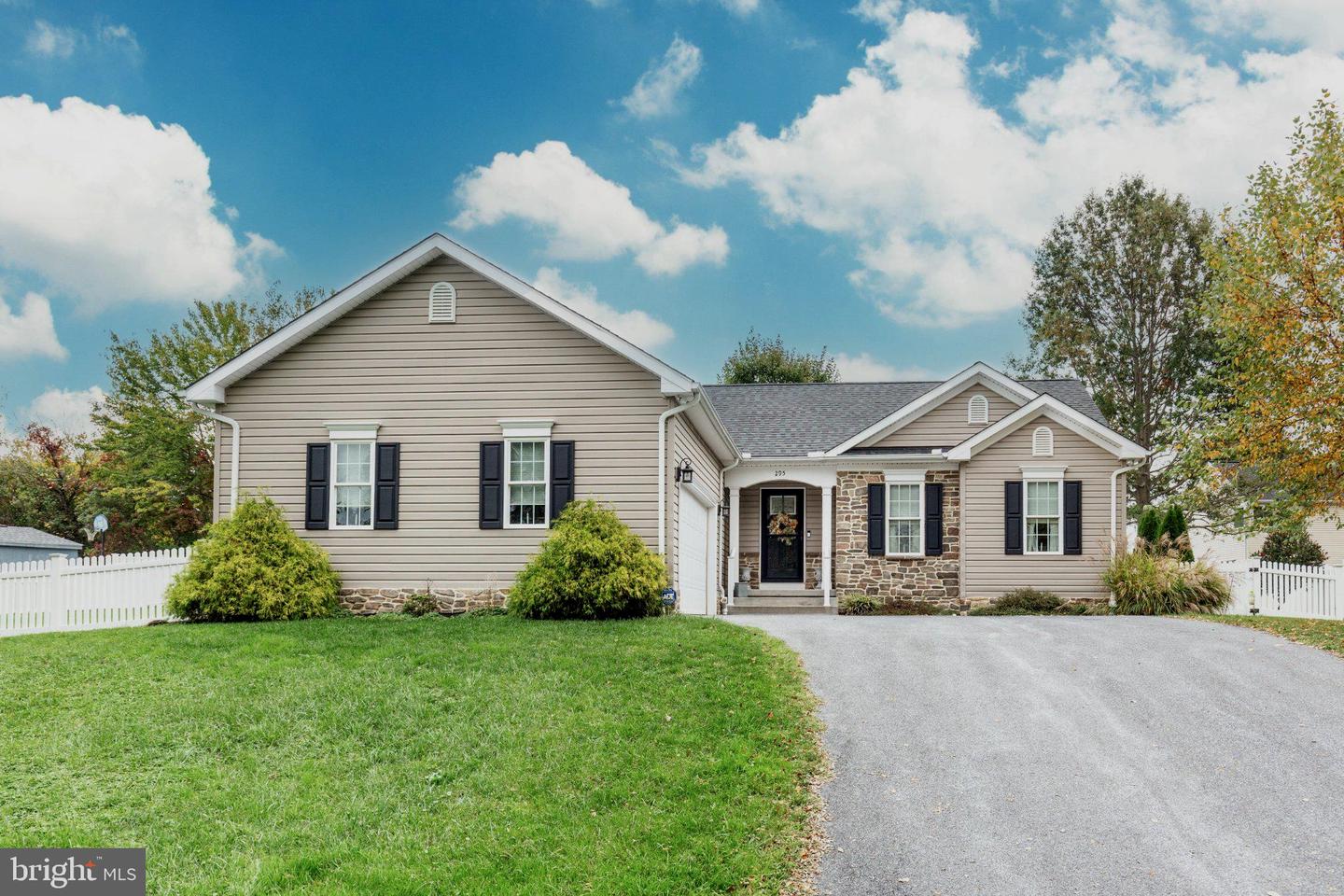 295 MARING DR Property Photo 1