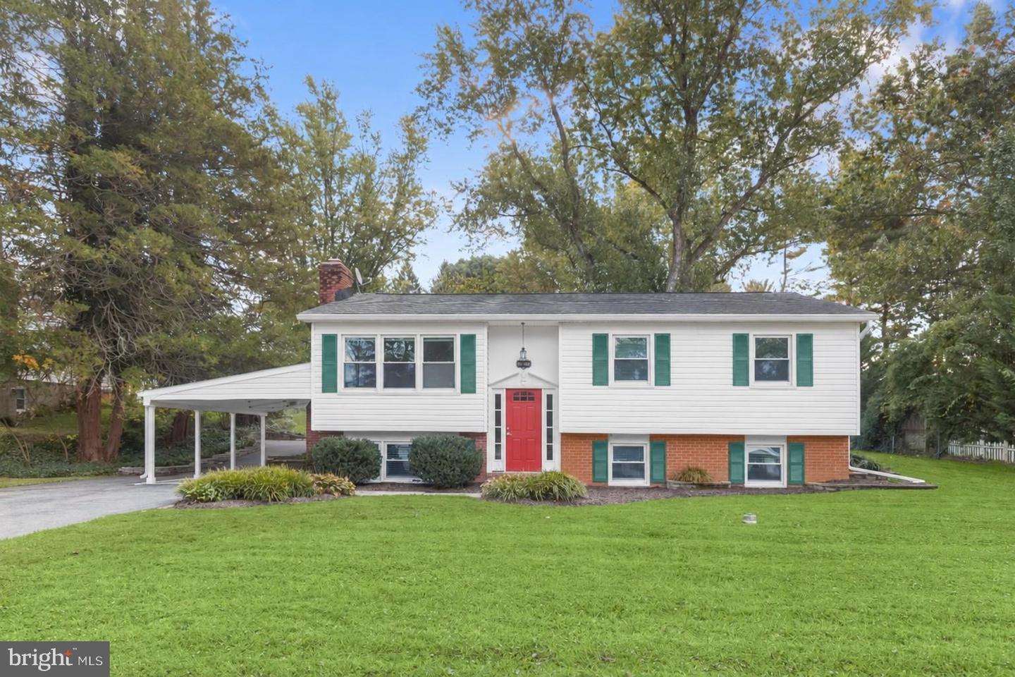 6015 Fairfield Ln Property Photo 1