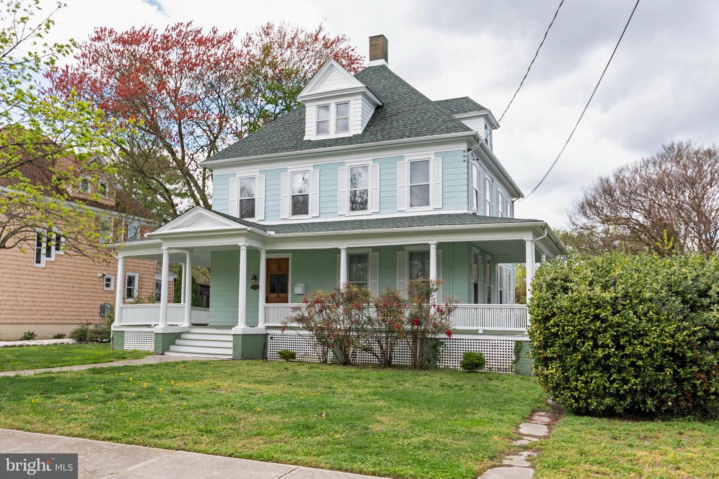 205 Oakley St Property Photo