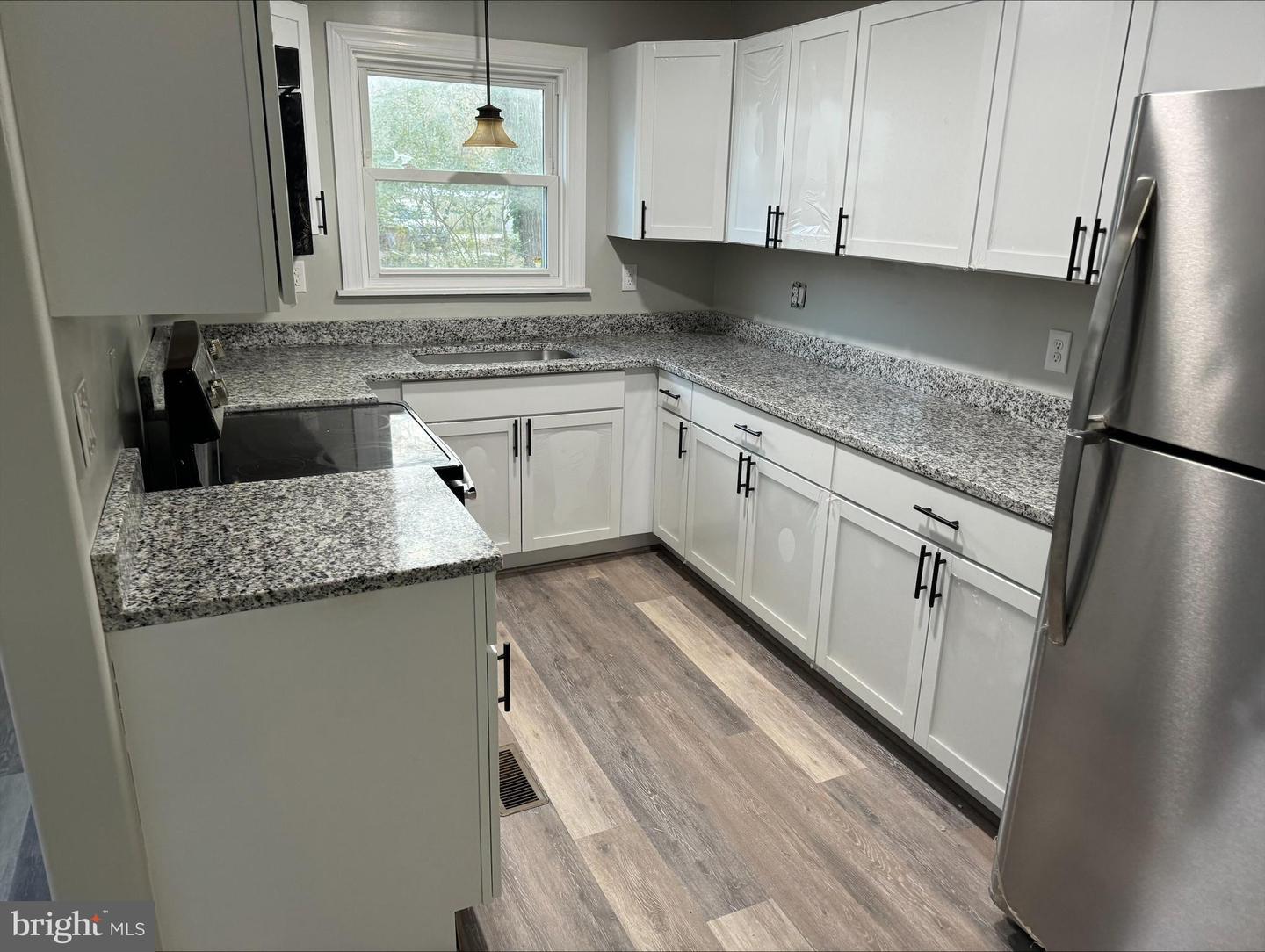 404 S Main St Property Photo 10