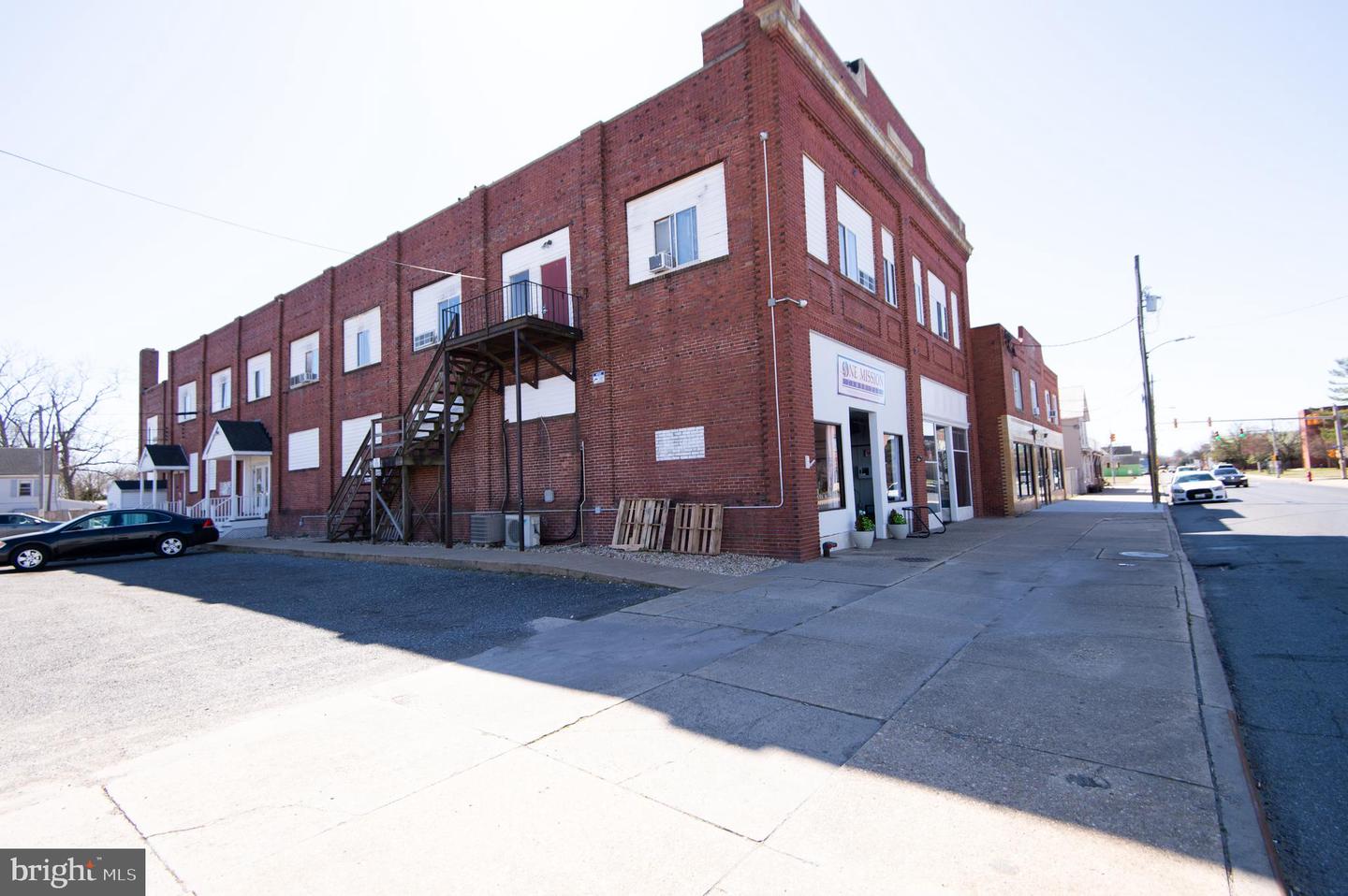 612-616 Race St Property Photo 2