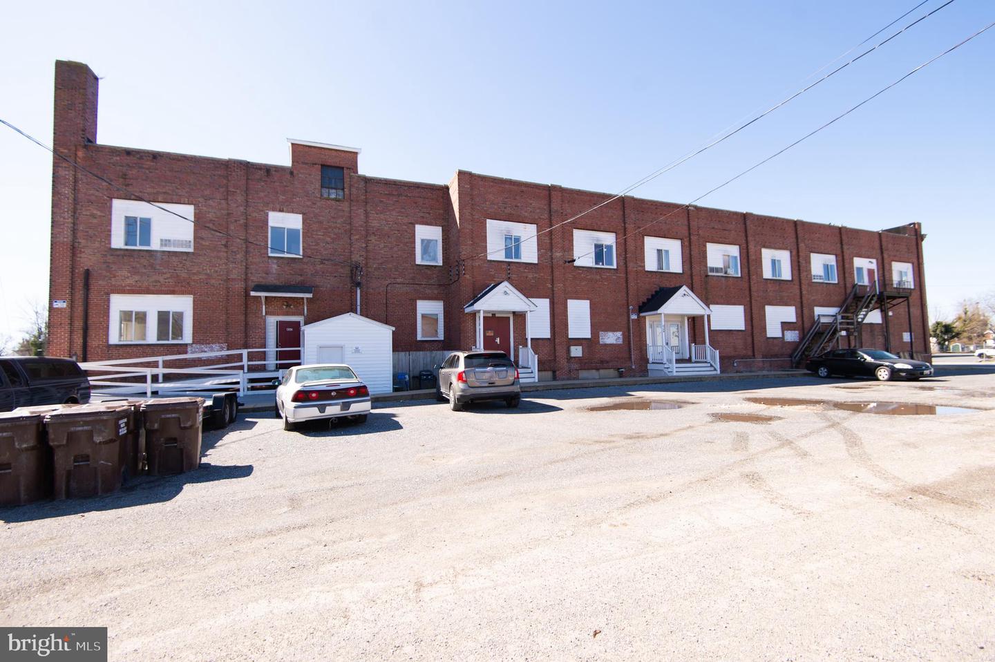 612-616 Race St Property Photo 3
