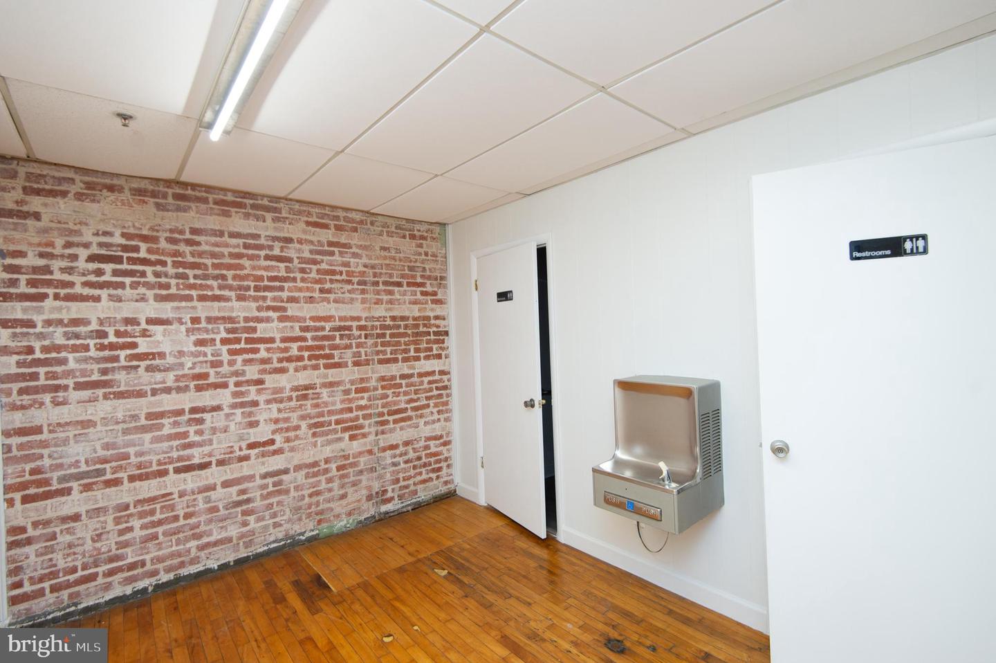 612-616 Race St Property Photo 7