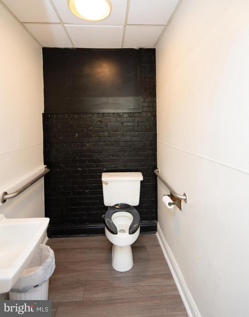 612-616 Race St Property Photo 9