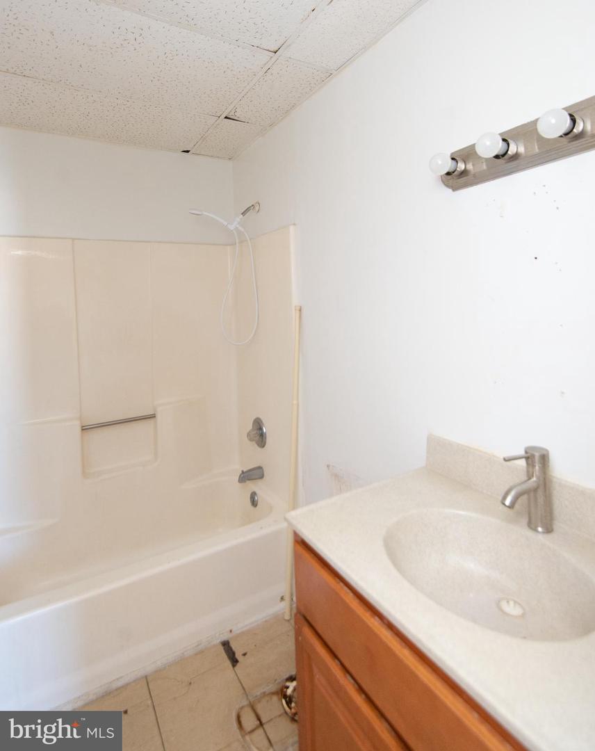 612-616 Race St Property Photo 22
