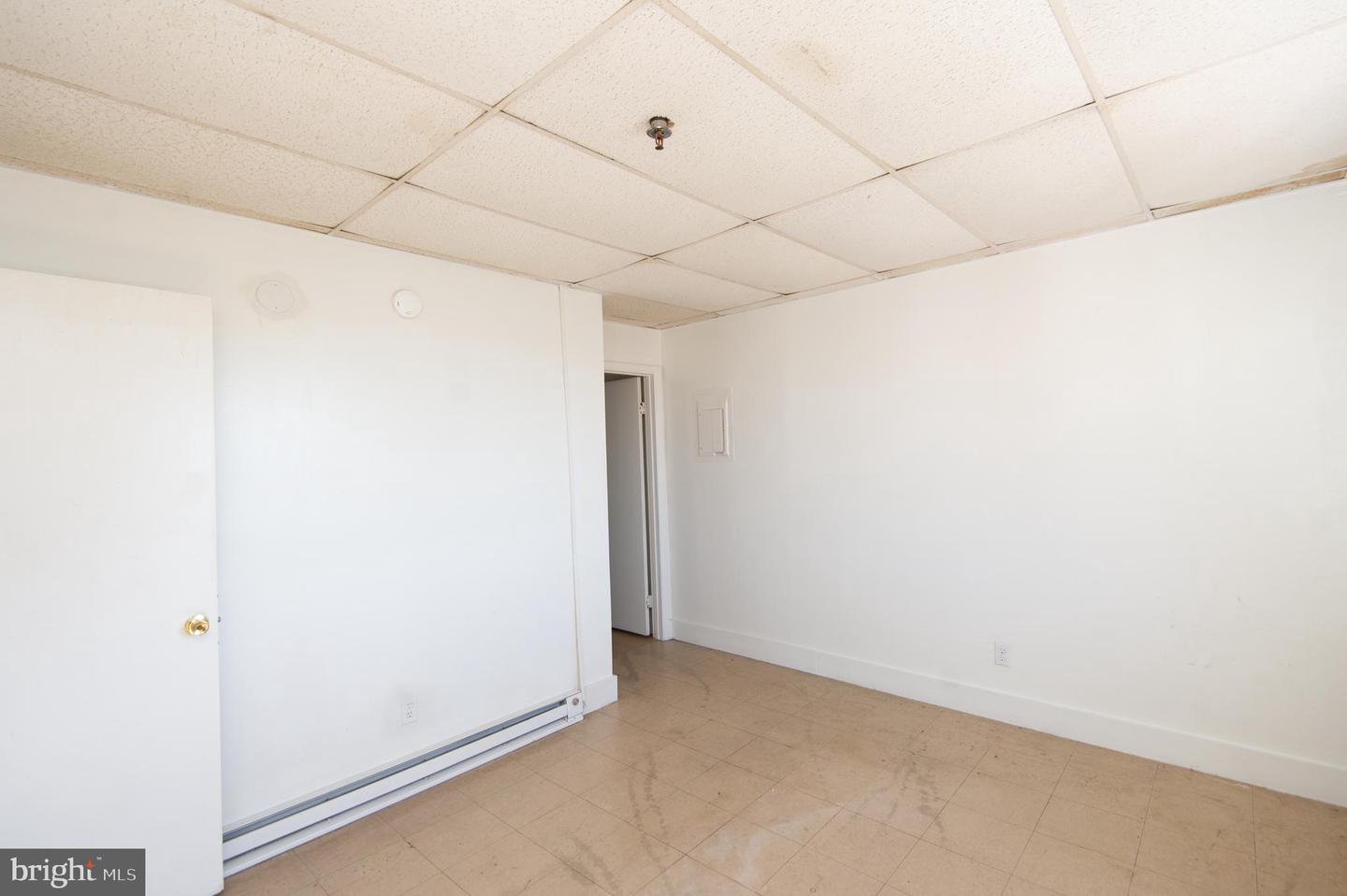 612-616 Race St Property Photo 32