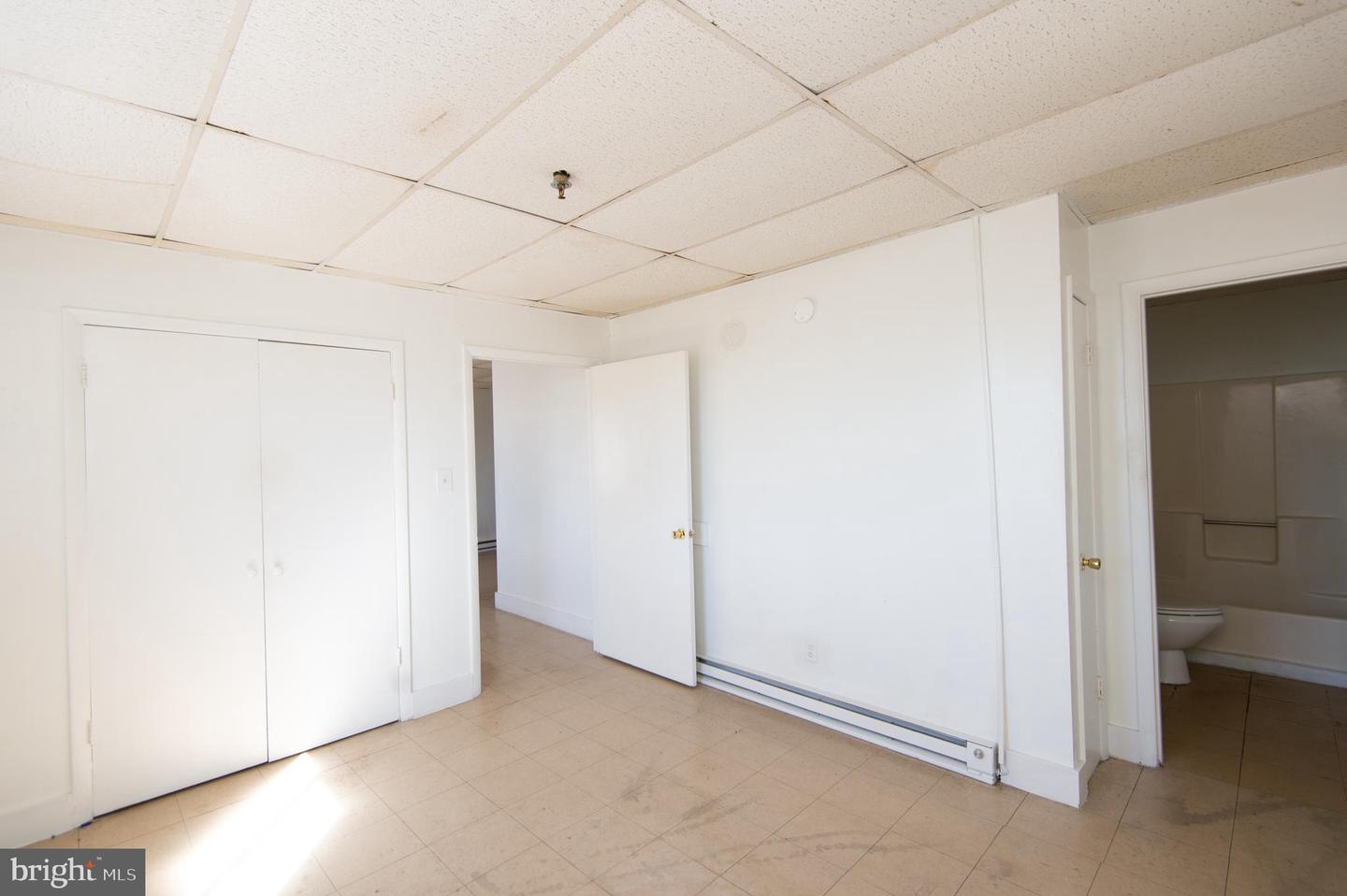 612-616 Race St Property Photo 33