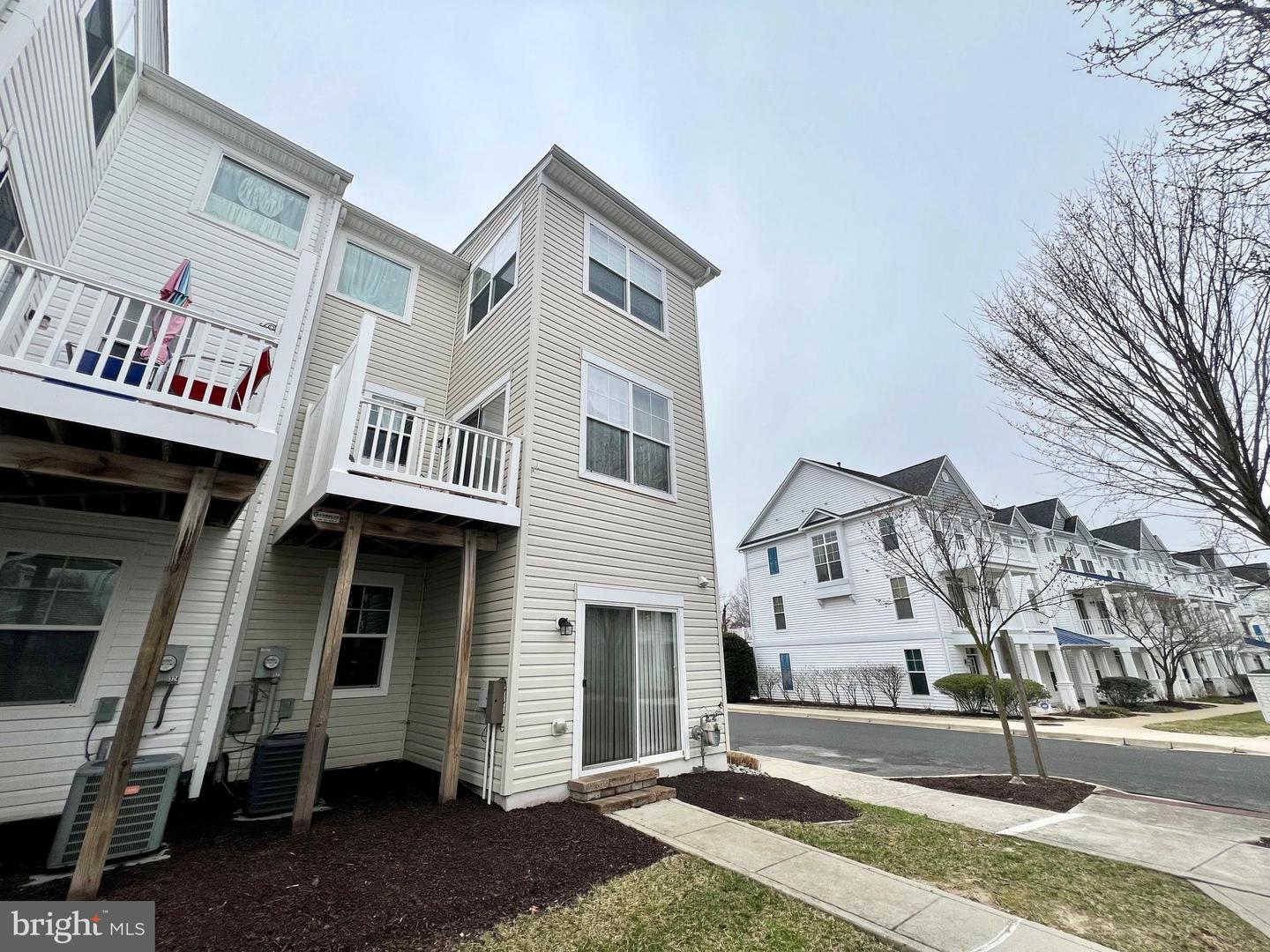 322 Shipyard Dr #82 Property Photo 23