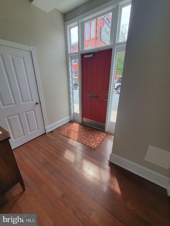513 Court Ln Property Photo 3
