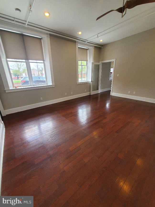 513 Court Ln Property Photo 8