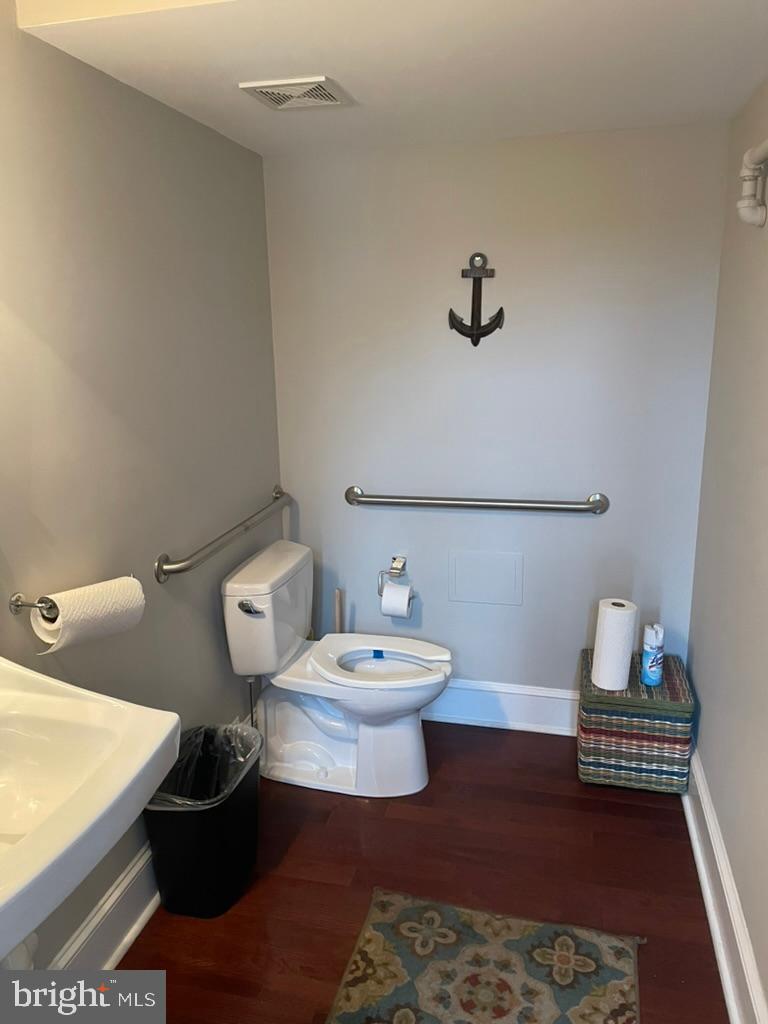 513 Court Ln Property Photo 10