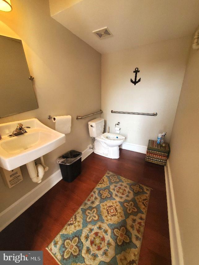 513 Court Ln Property Photo 11