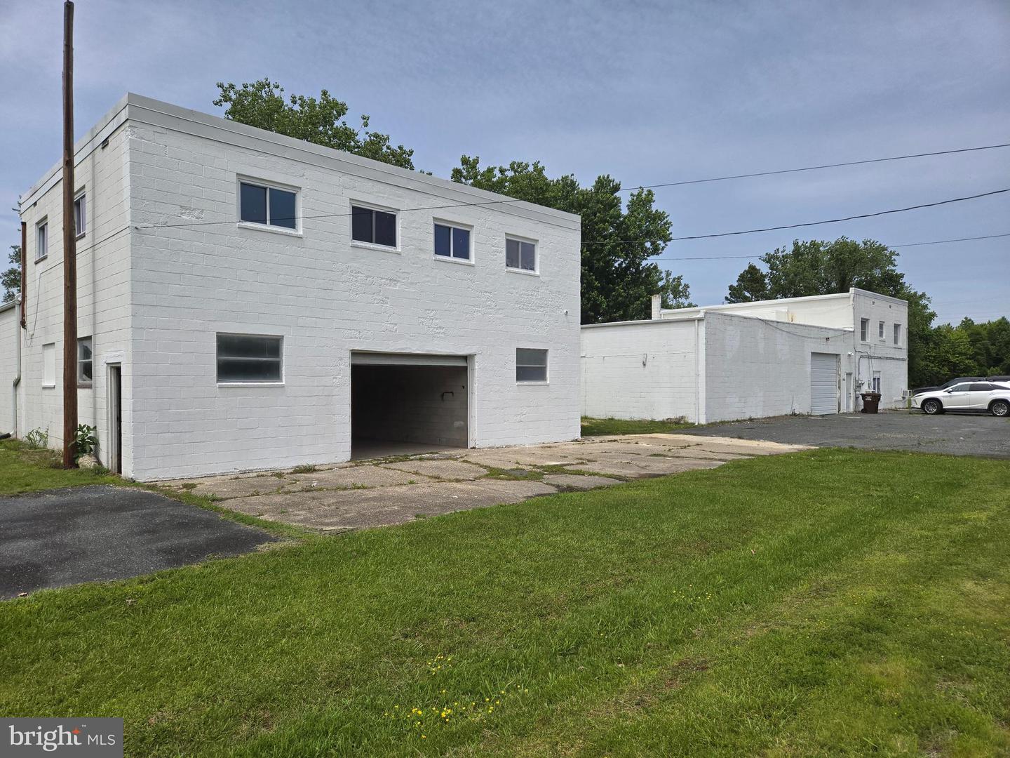 2906 Central Road Property Photo 1