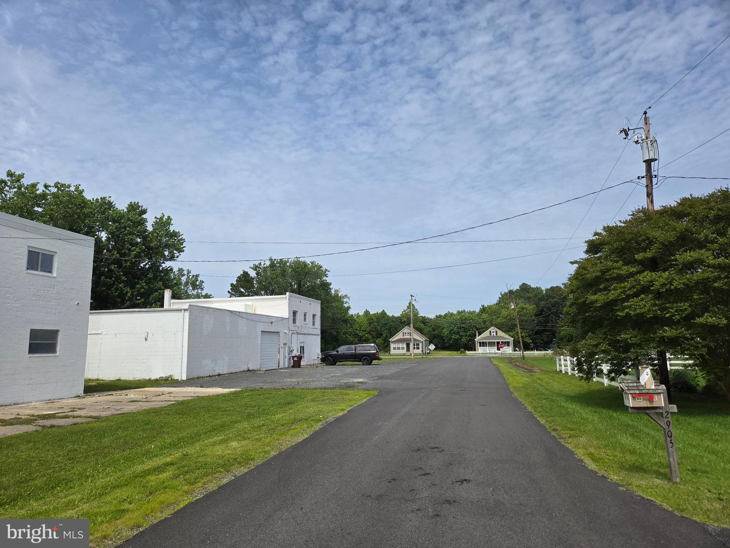 2906 Central Road Property Photo 2