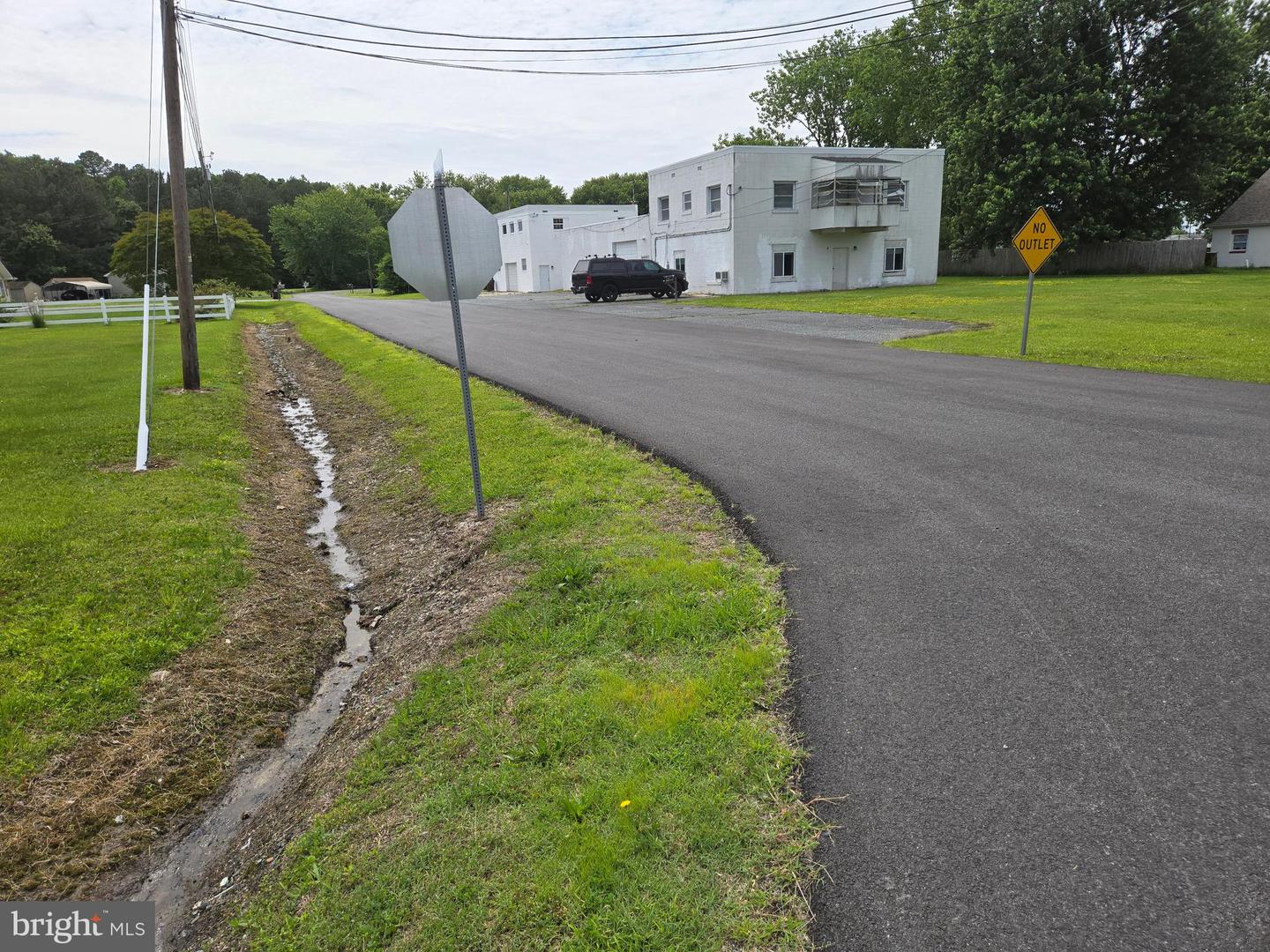 2906 Central Road Property Photo 3