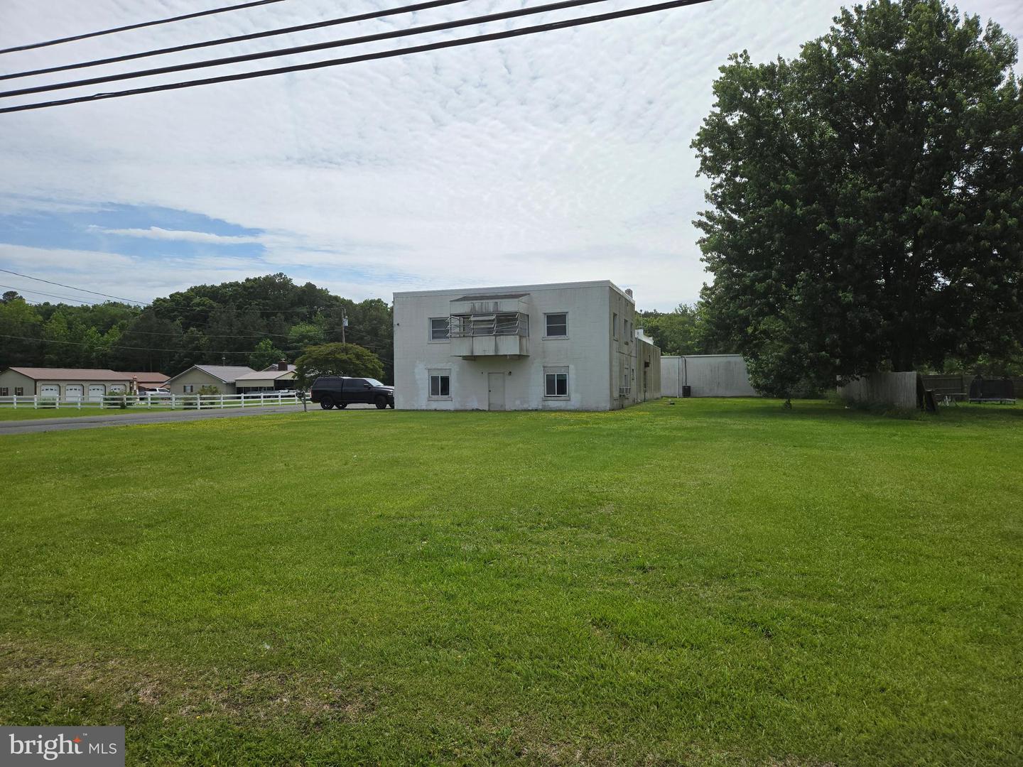 2906 Central Road Property Photo 4