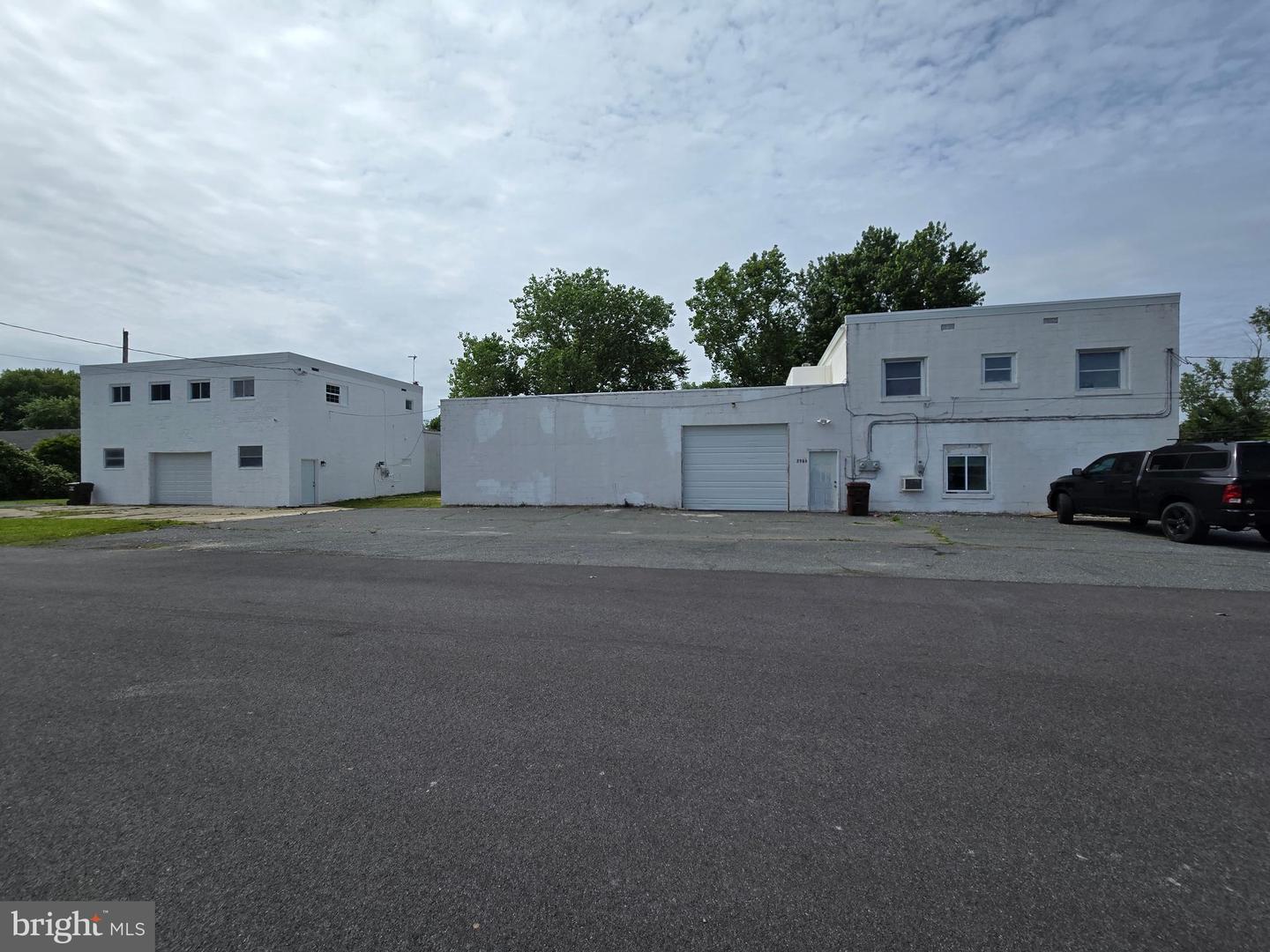 2906 Central Road Property Photo 5