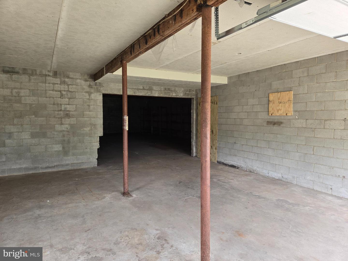 2906 Central Road Property Photo 10