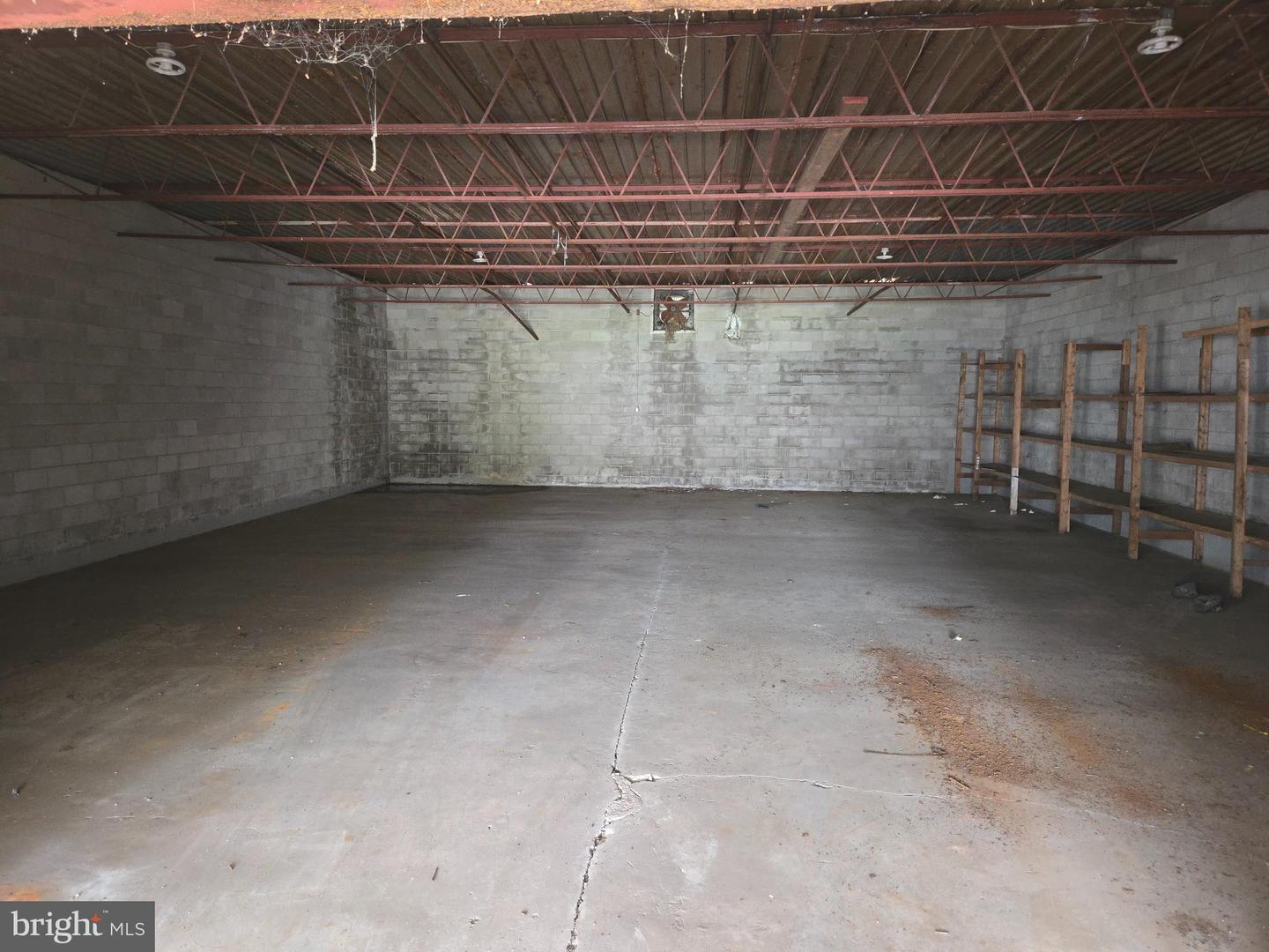 2906 Central Road Property Photo 11