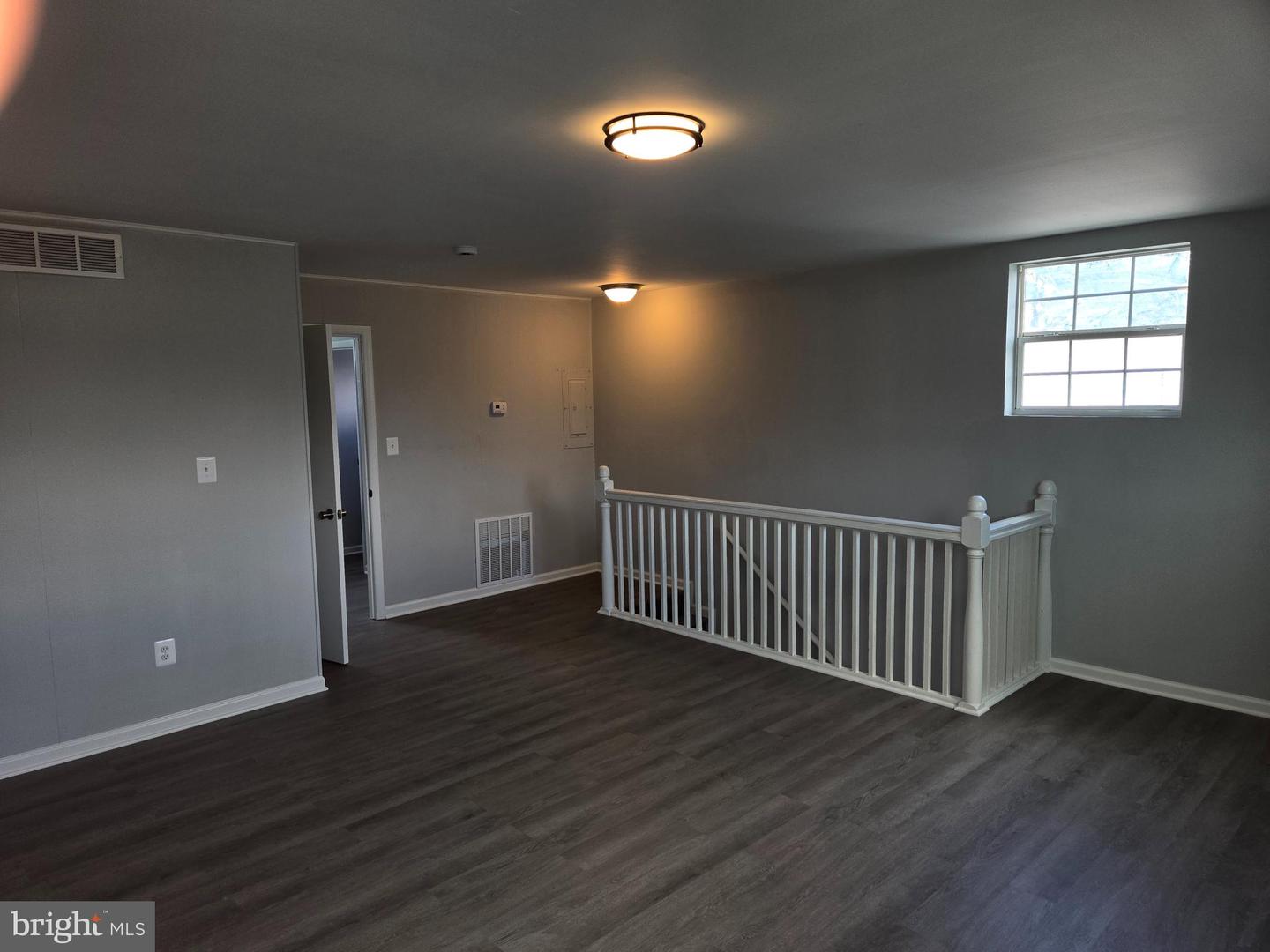 2906 Central Road Property Photo 13