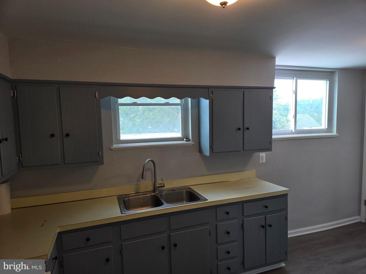 2906 Central Road Property Photo 14