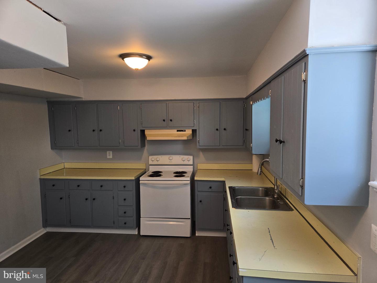 2906 Central Road Property Photo 15