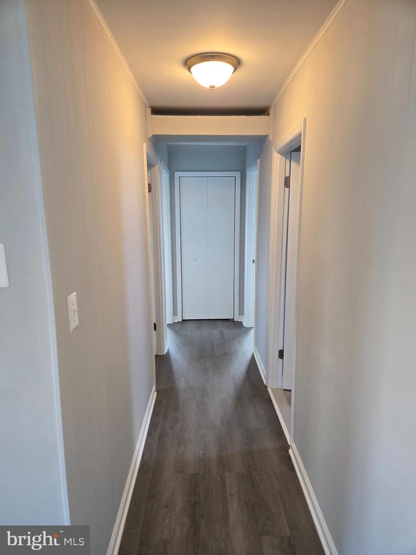 2906 Central Road Property Photo 18