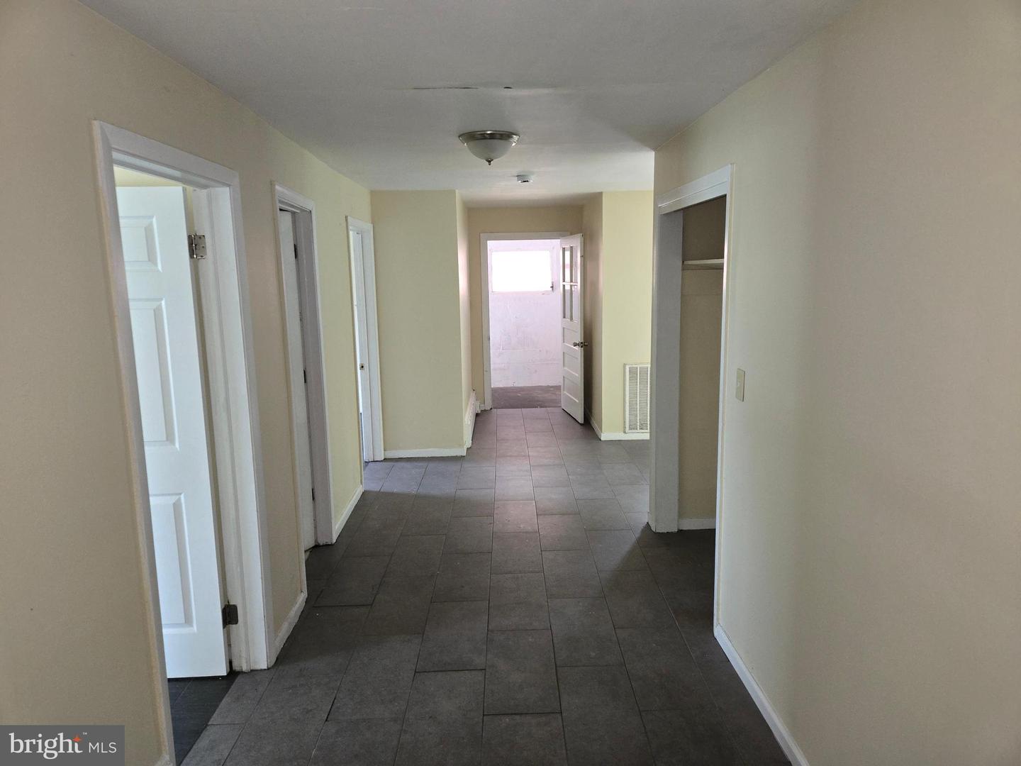 2906 Central Road Property Photo 27