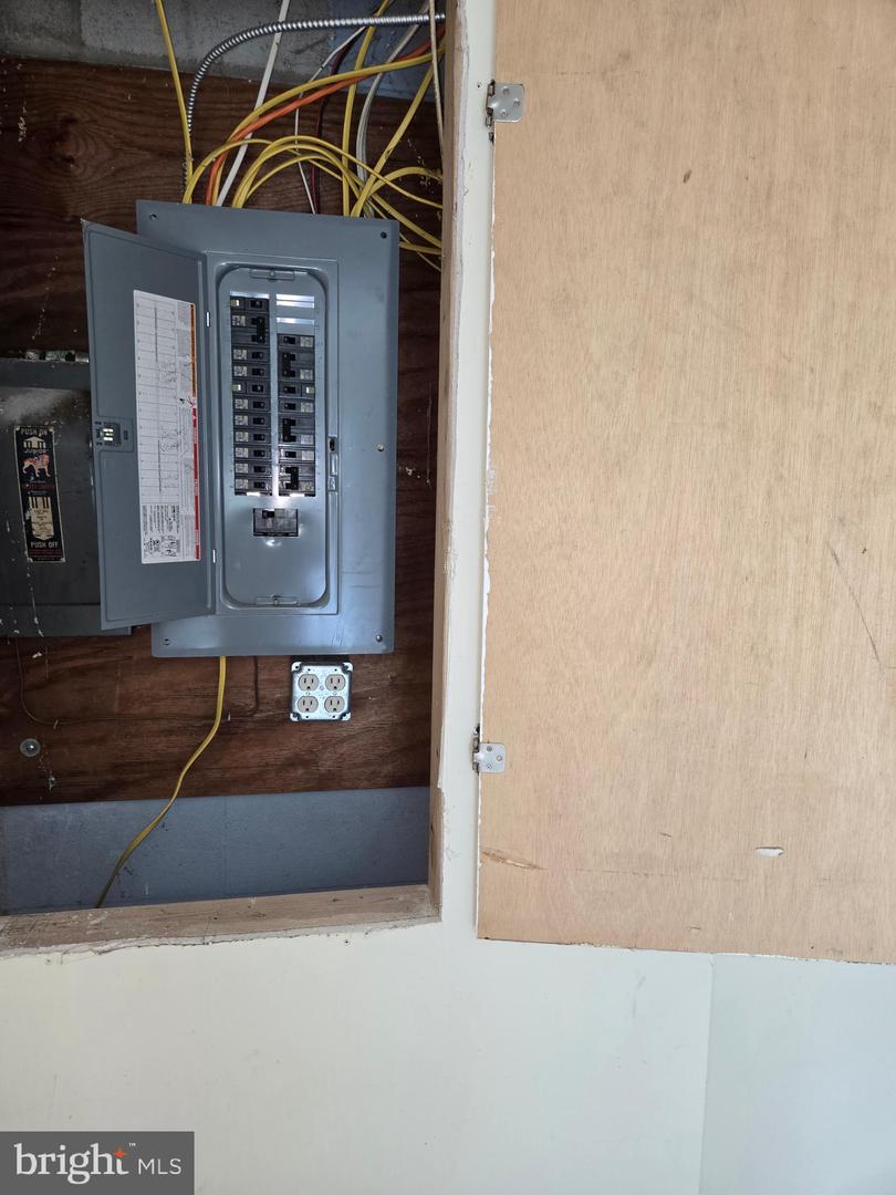 2906 Central Road Property Photo 37