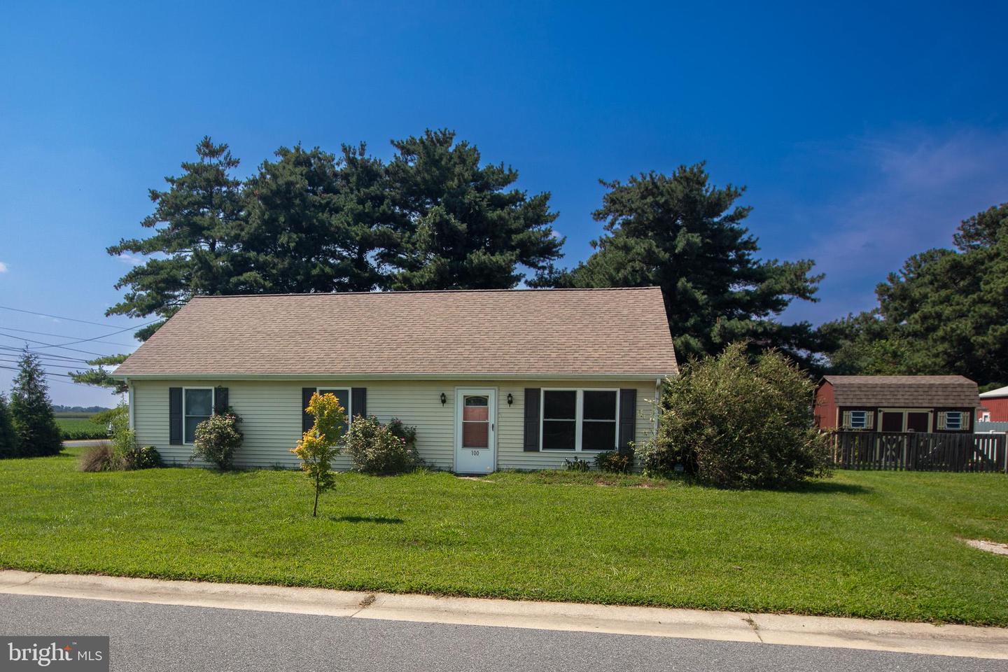 100 Barnes Ct Property Photo 3