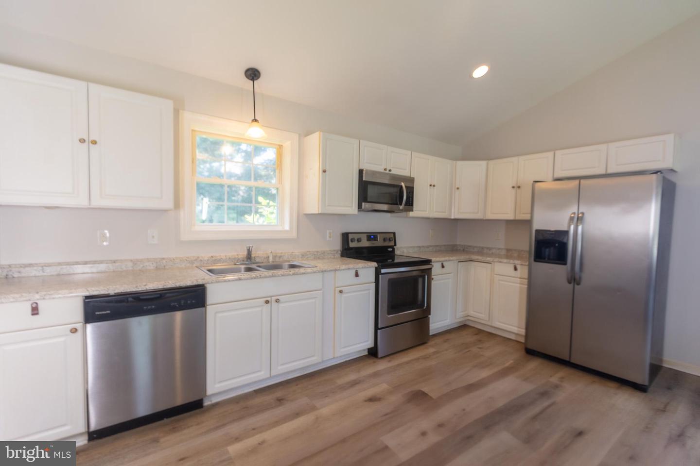 100 Barnes Ct Property Photo 12