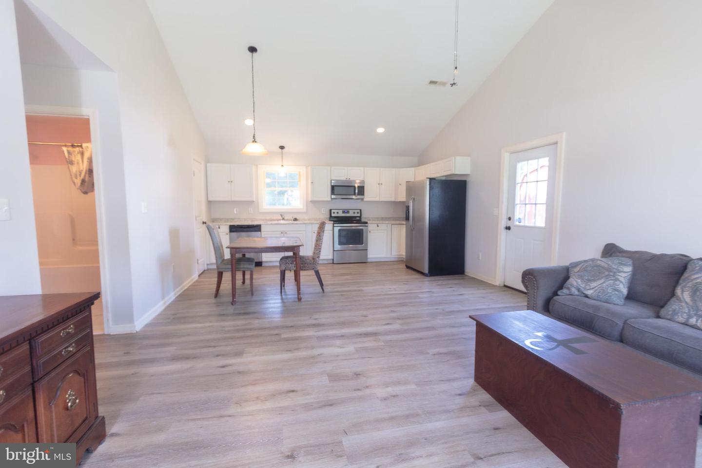 100 Barnes Ct Property Photo 13