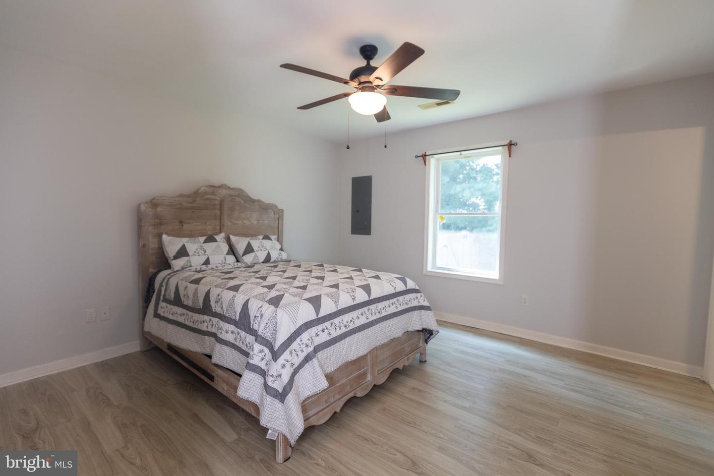 100 Barnes Ct Property Photo 21