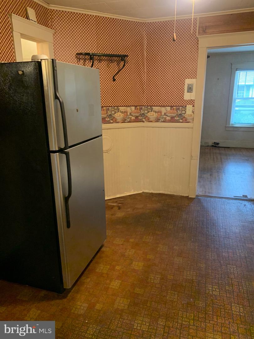 402 Oakley St Property Photo 9
