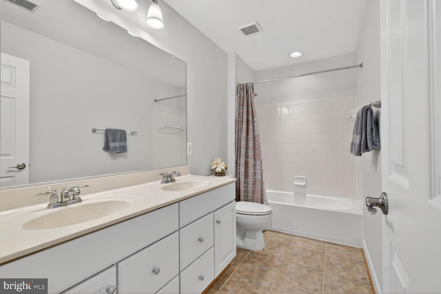 2804 Persimmon Pl #d3 Property Photo 17