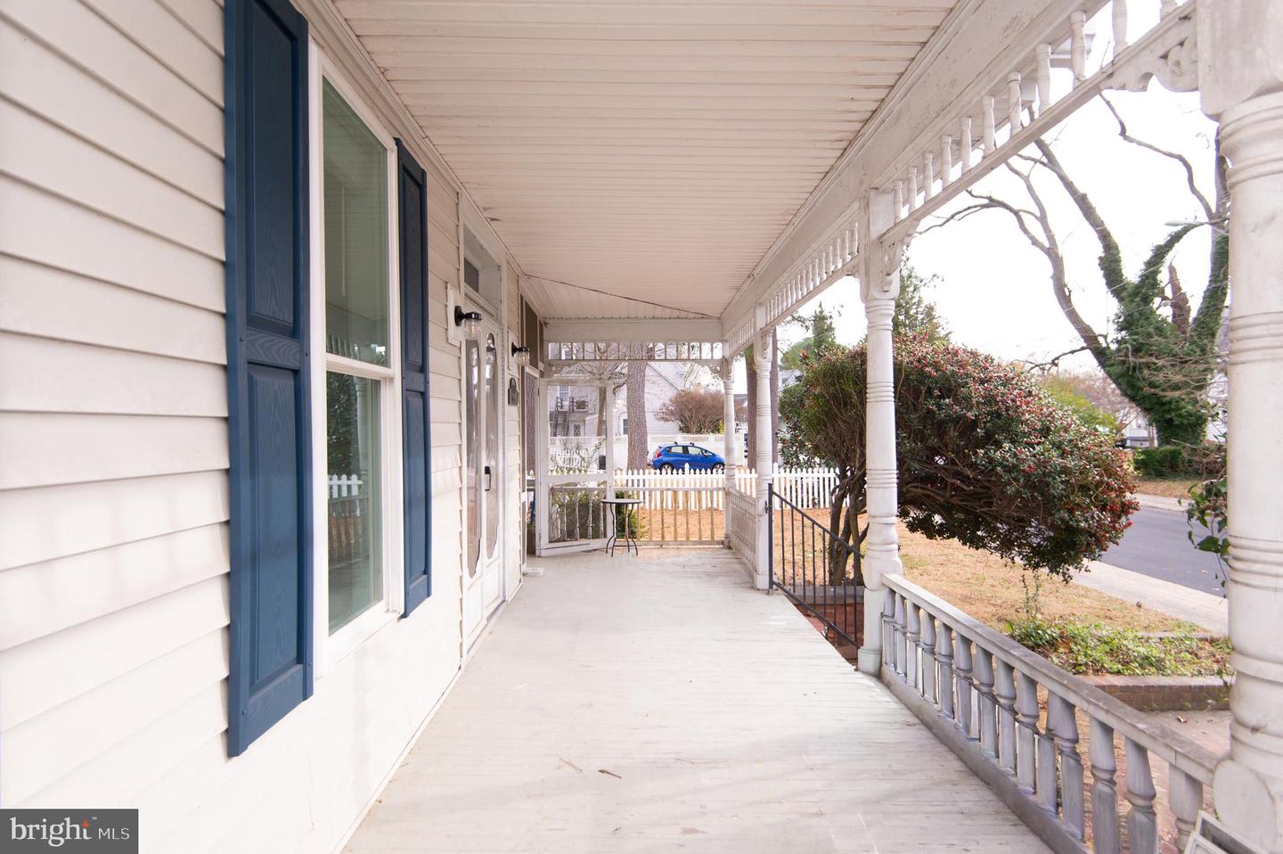 1003 Travers St Property Photo 3