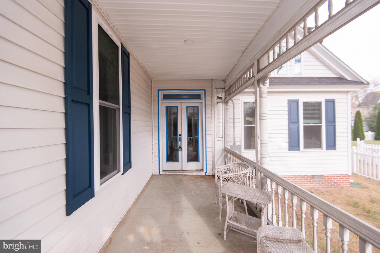 1003 Travers St Property Photo 4