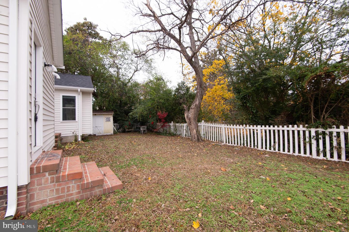 1003 Travers St Property Photo 5