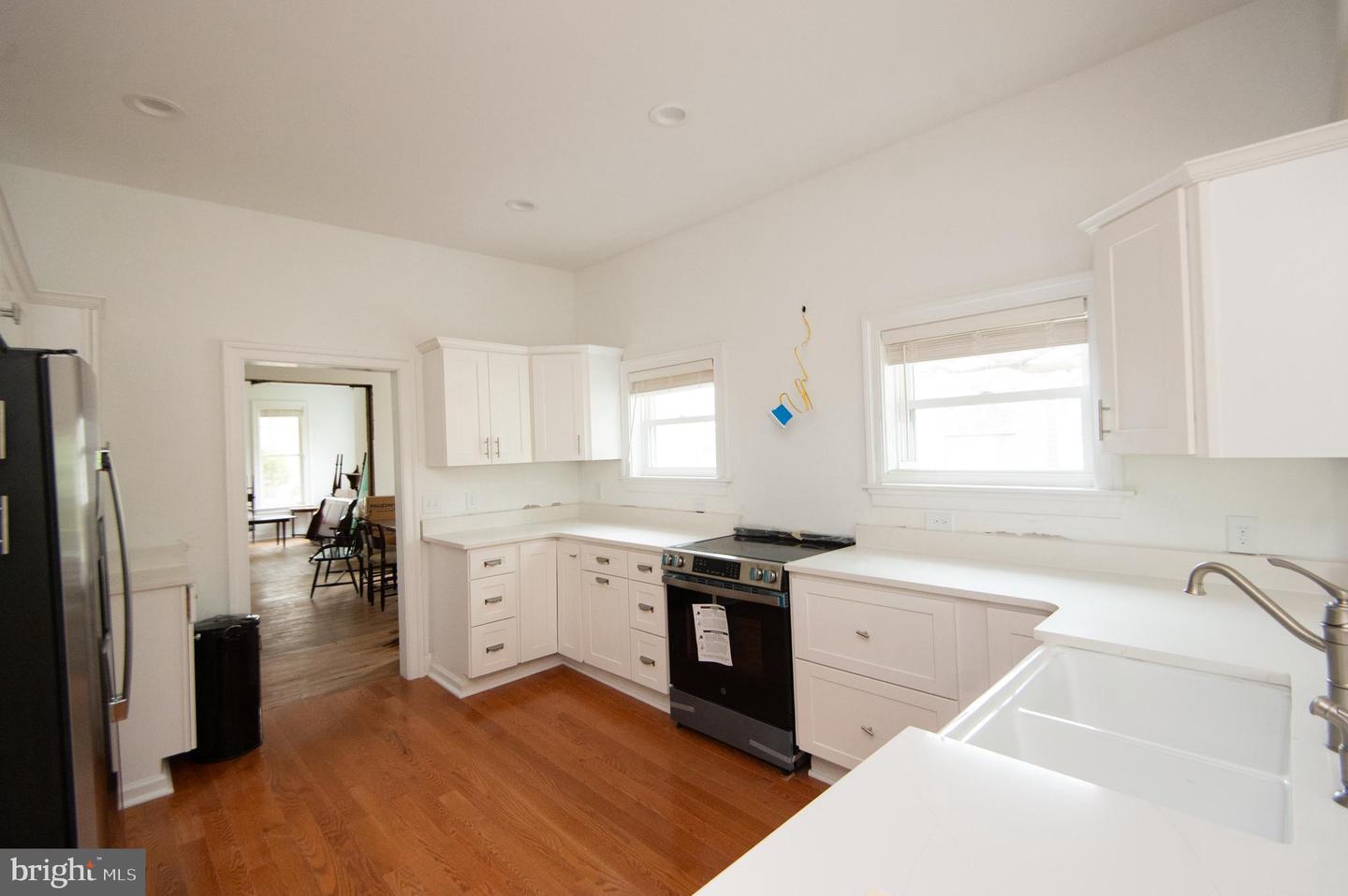 1003 Travers St Property Photo 8