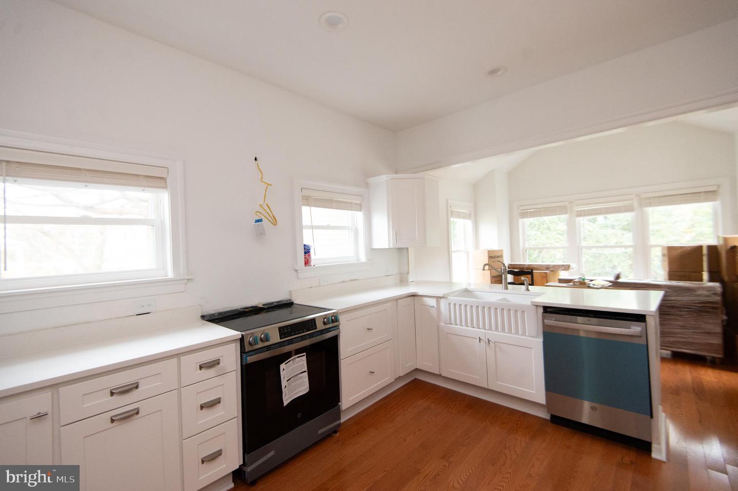 1003 Travers St Property Photo 11
