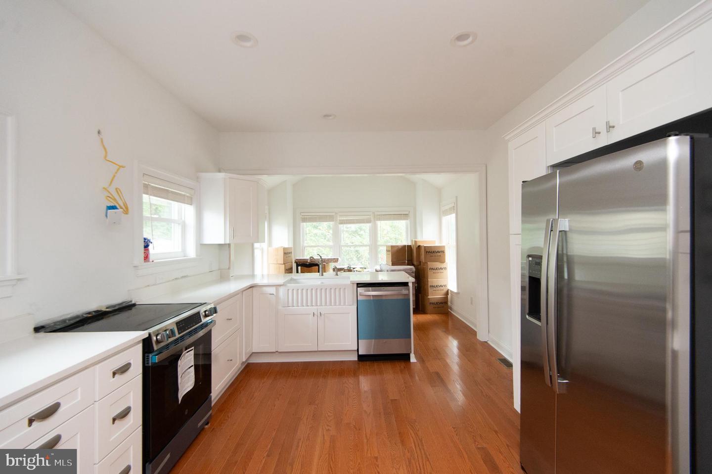 1003 Travers St Property Photo 12